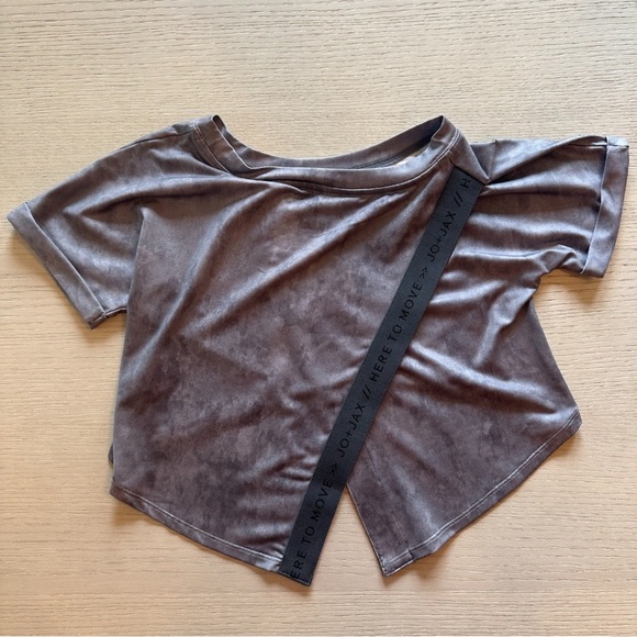 JO + JAX NWOT Motion Tee - Asphalt, Size CM - Picture 4 of 9